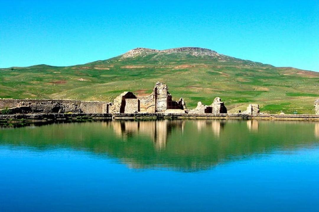 آتشکده آذرگشنسب