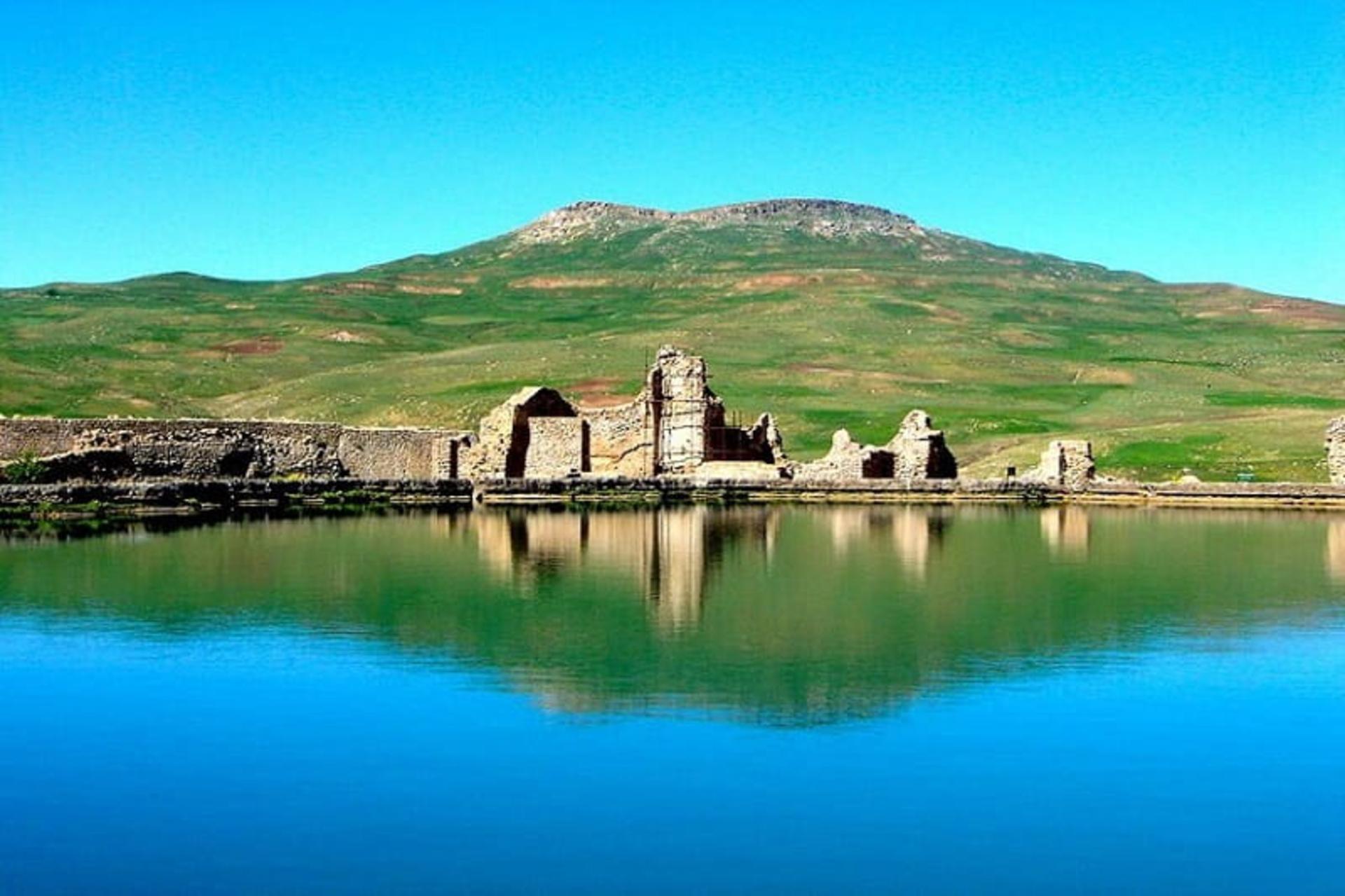 آتشکده آذرگشنسب