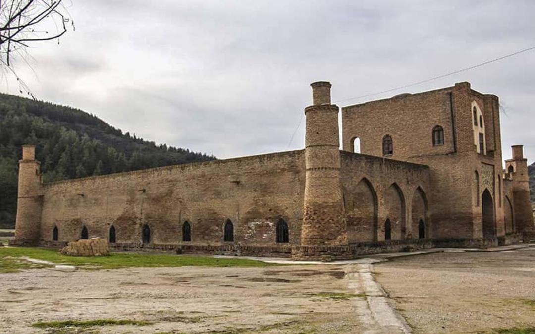مدرسه و مسجد کریم ایشان 