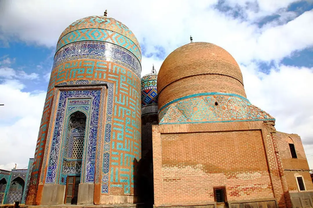 بقعه شیخ صفی الدین اردبیلی از نمای پایین
