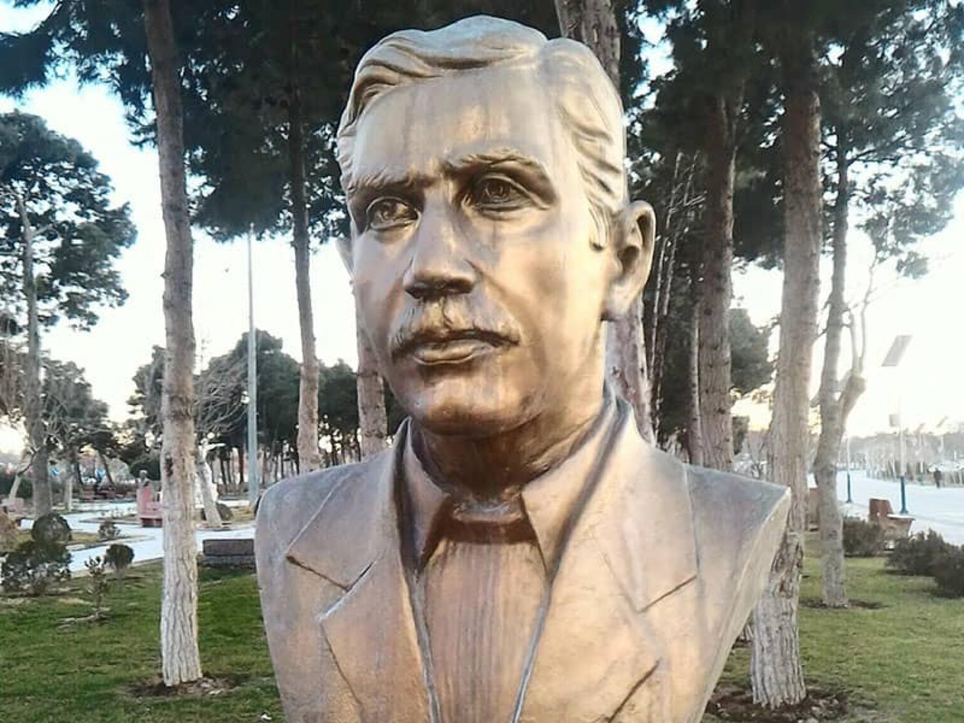 مجسمه بزرگی در پارک ولایت