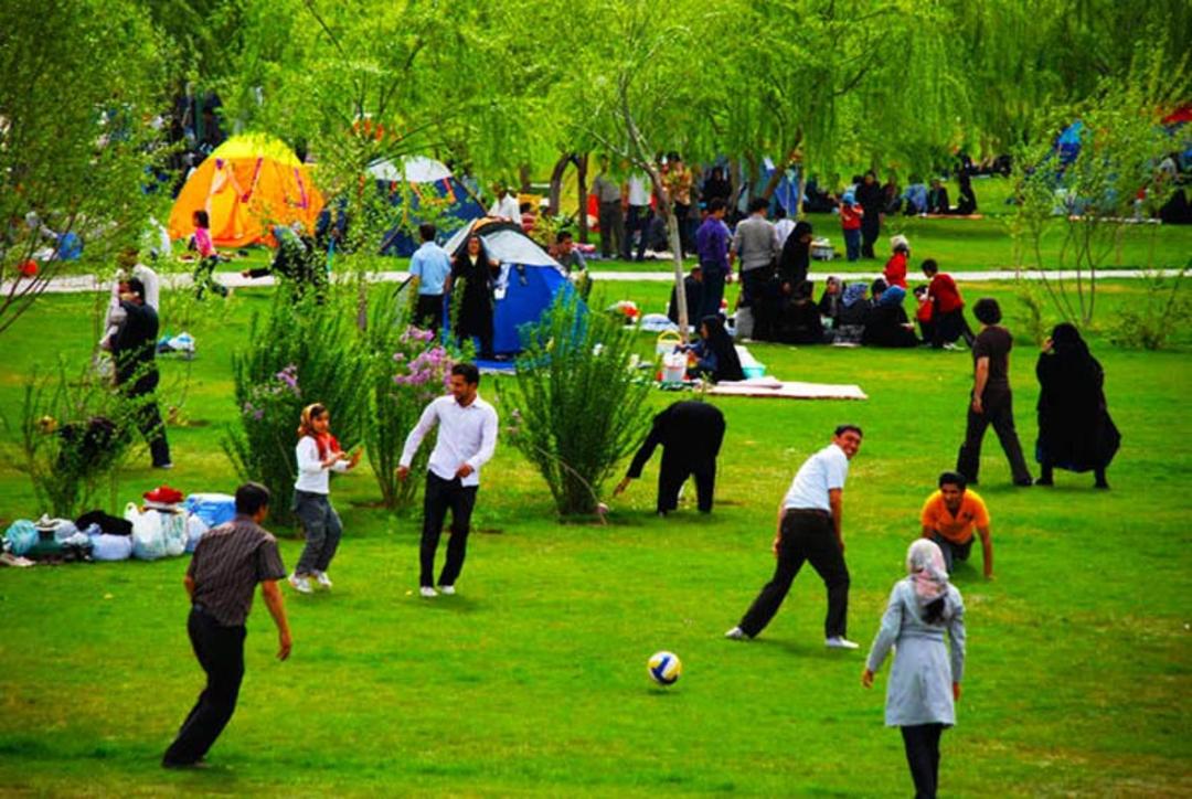 بازی گردشگران در طبیعت در سیزده بدر