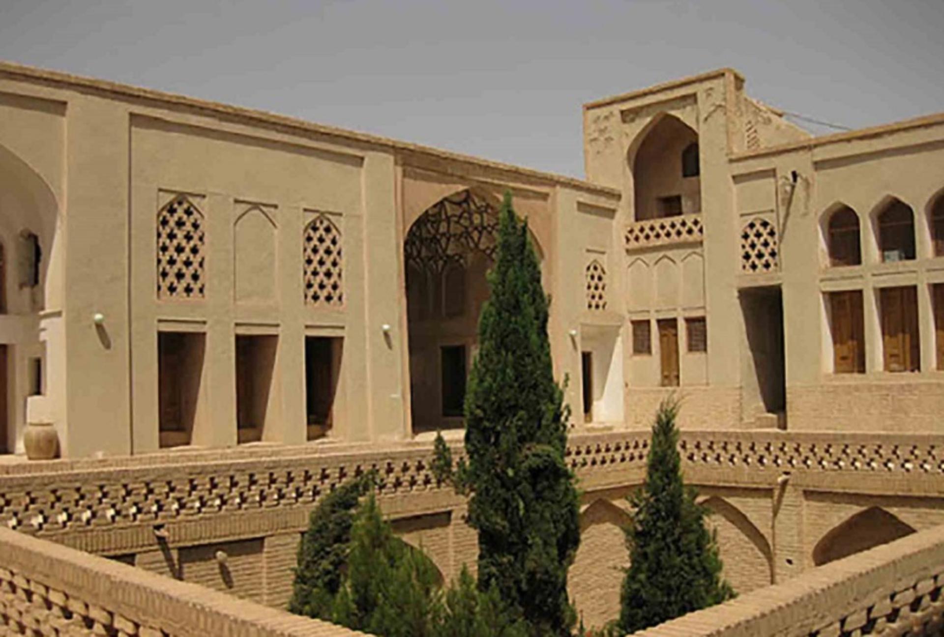 خانه پیرنیا