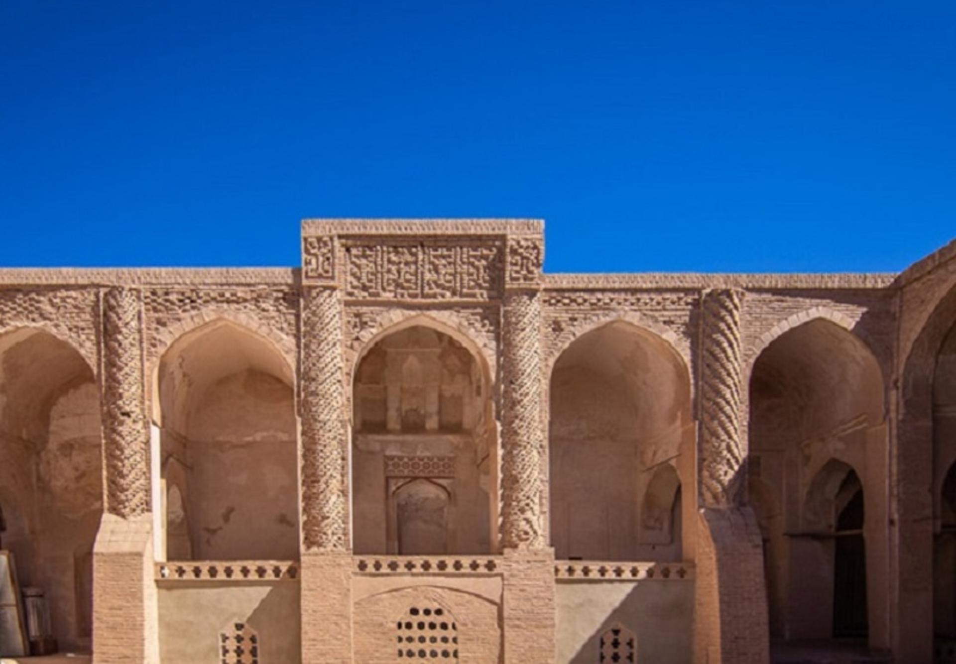 مسجد جامع نائین کجاست؟