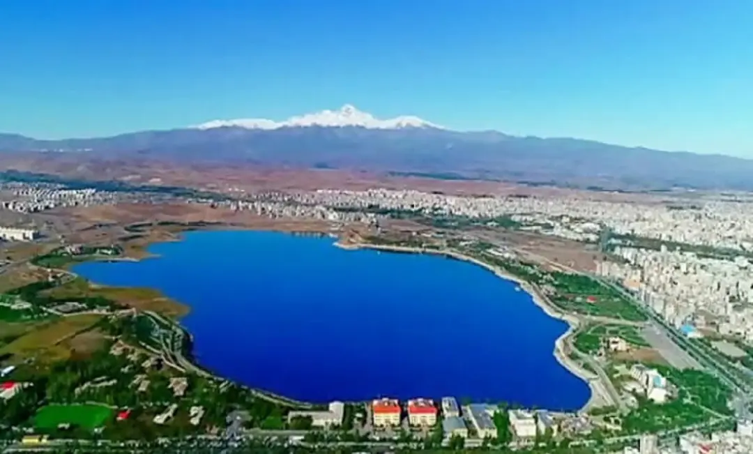 دریاچه شورابیل از نمای بالا در اردبیل
