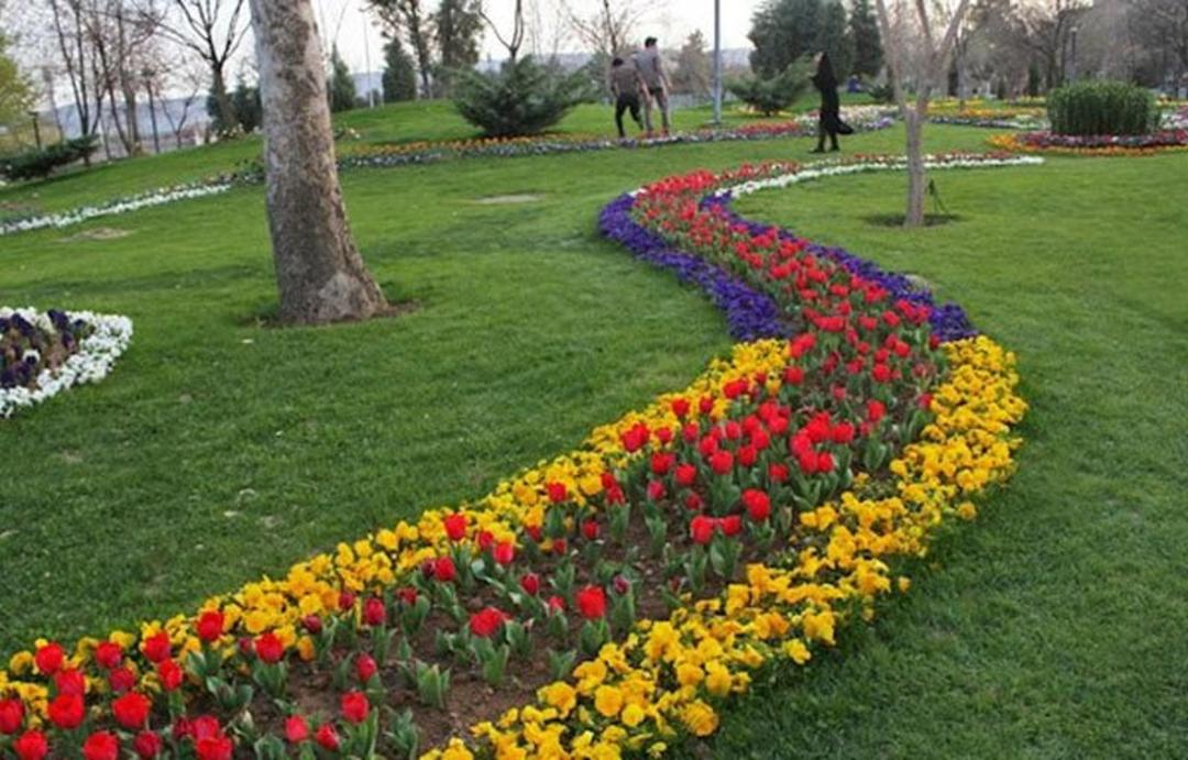 گل کاری در پارک ملت تهران 