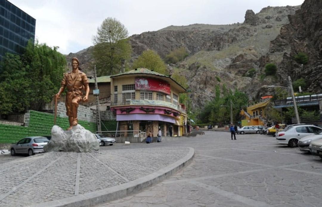 میدان دربند و مجسمه کوهنورد
