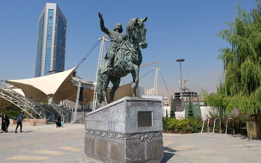 مجسمه های پارک آب و آتش تهران