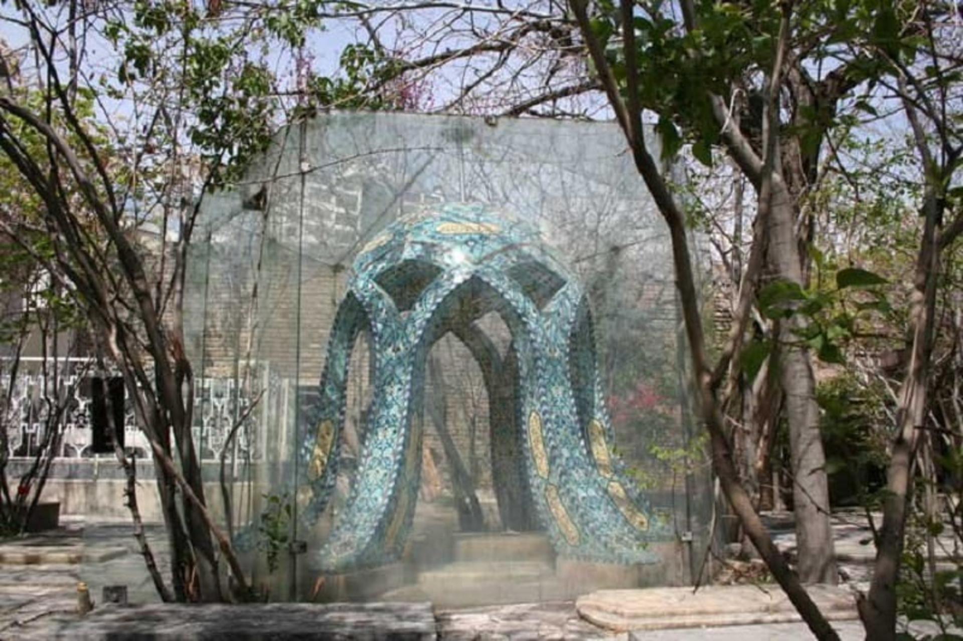 آرامگاه عضدالدوله