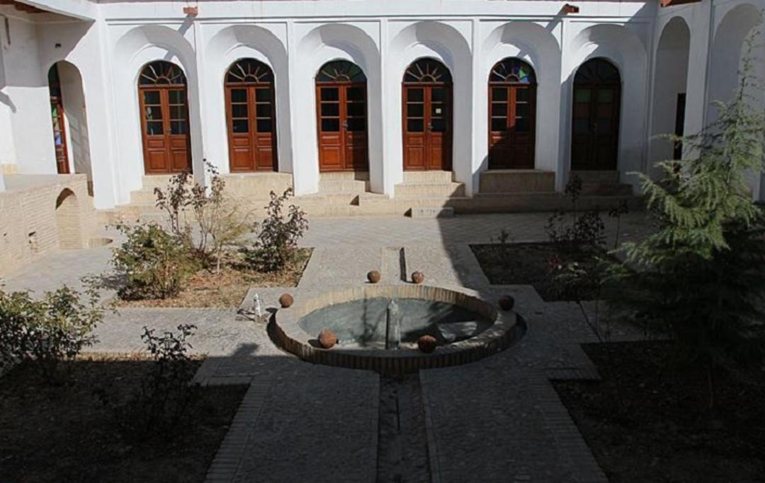 مسیر دسترسی خانه یغمایی
