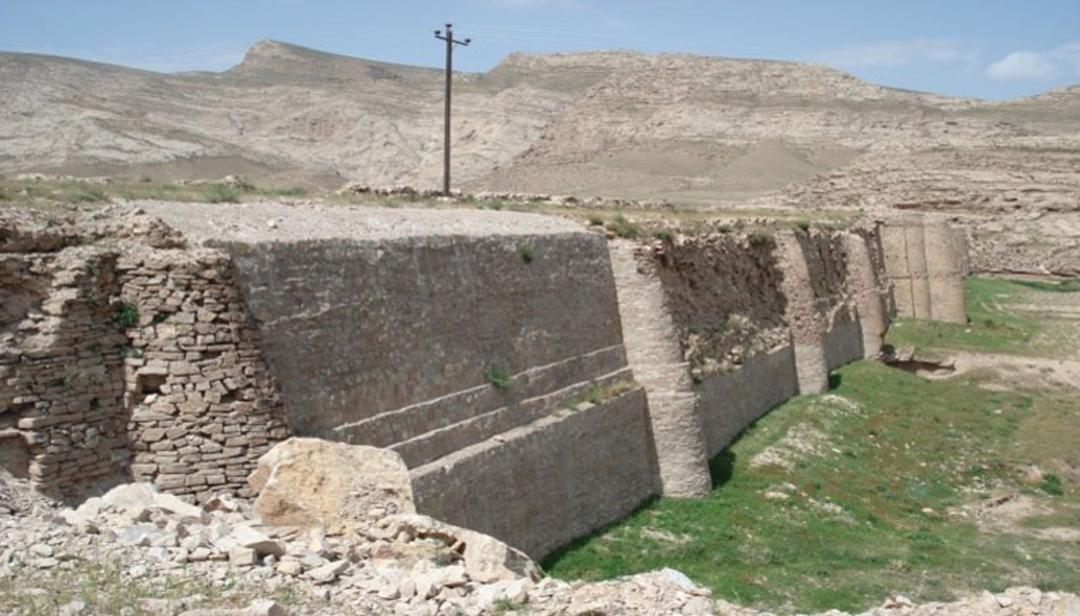 بند تاریخی اخلمد از نمای نزدیک