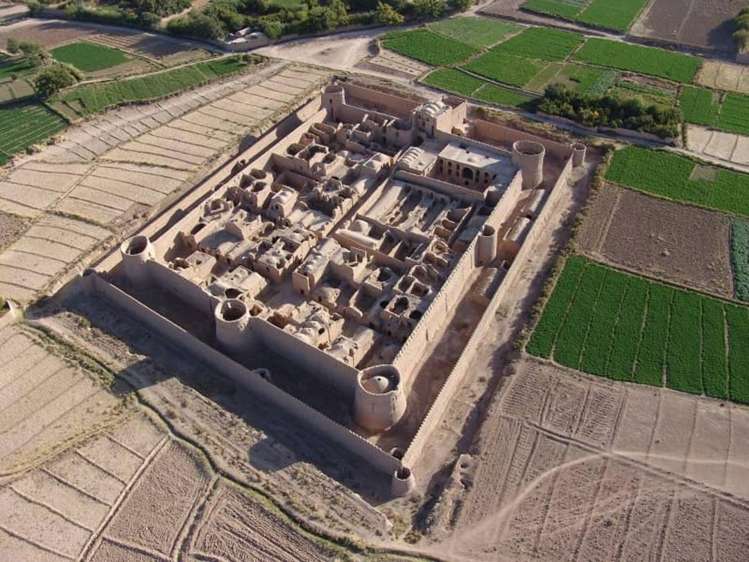 قلعه مهرپادین