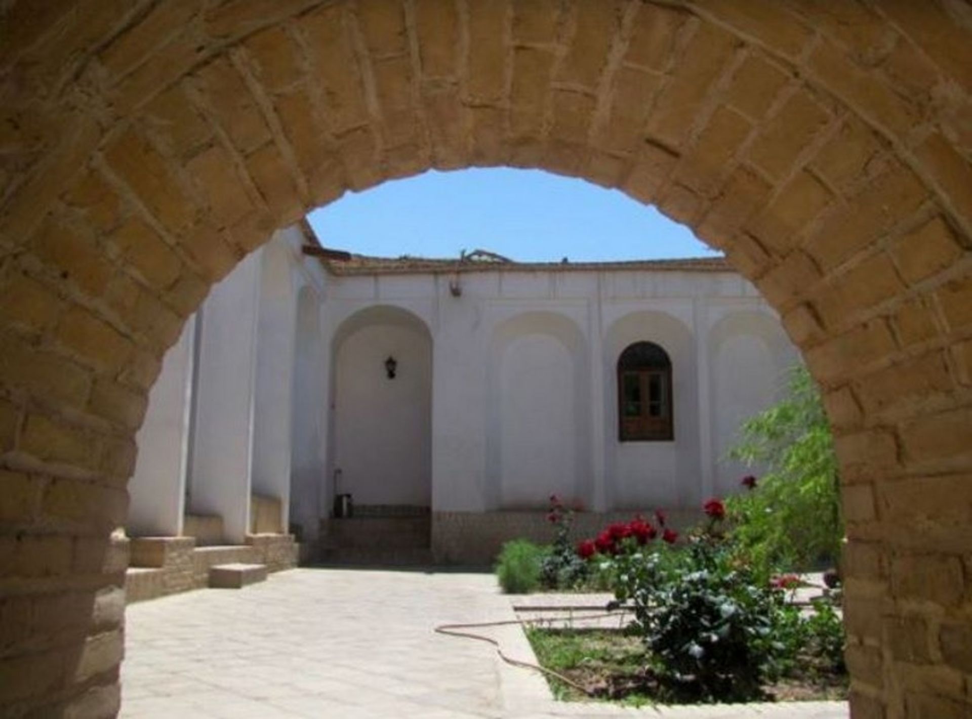 دیدنی‌های اطراف خانه یغمایی