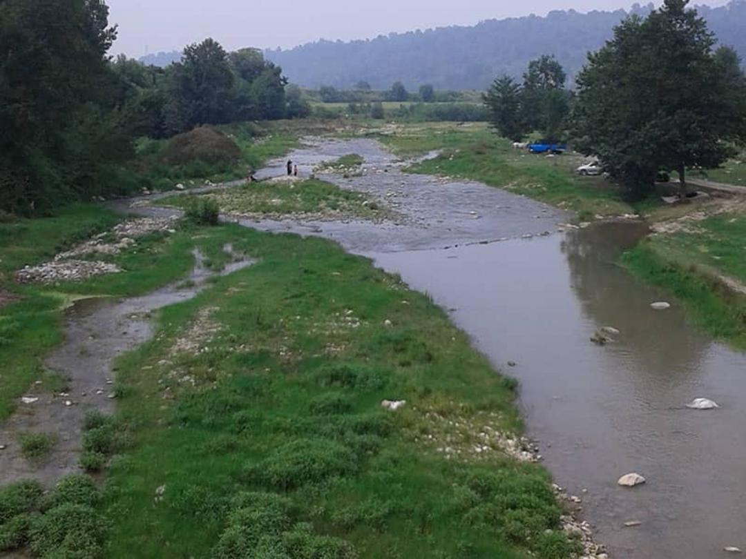رودخانه و طبیعت سرسبز حاشیه روستای دیوا عمران