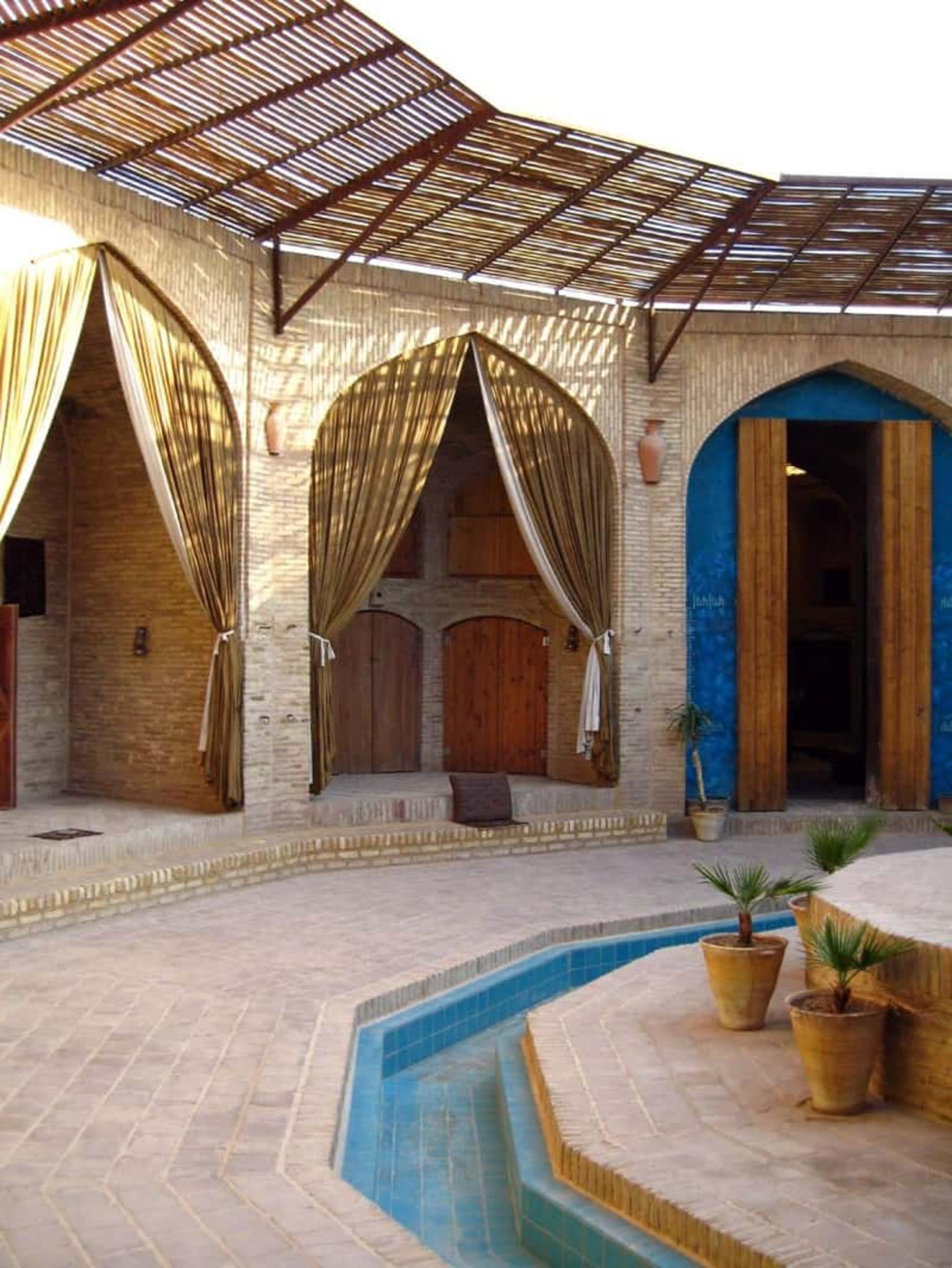 حیاط کاروانسرای زین الدین