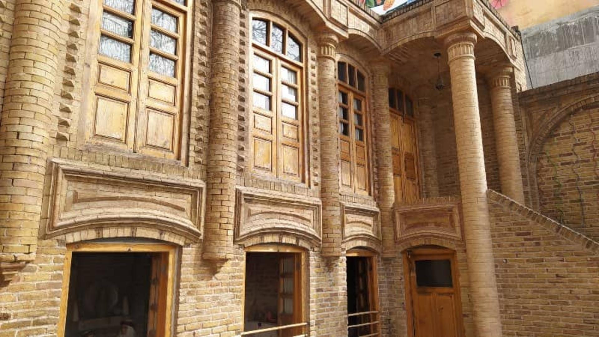 ستون های آجری خانه توکلی مشهد