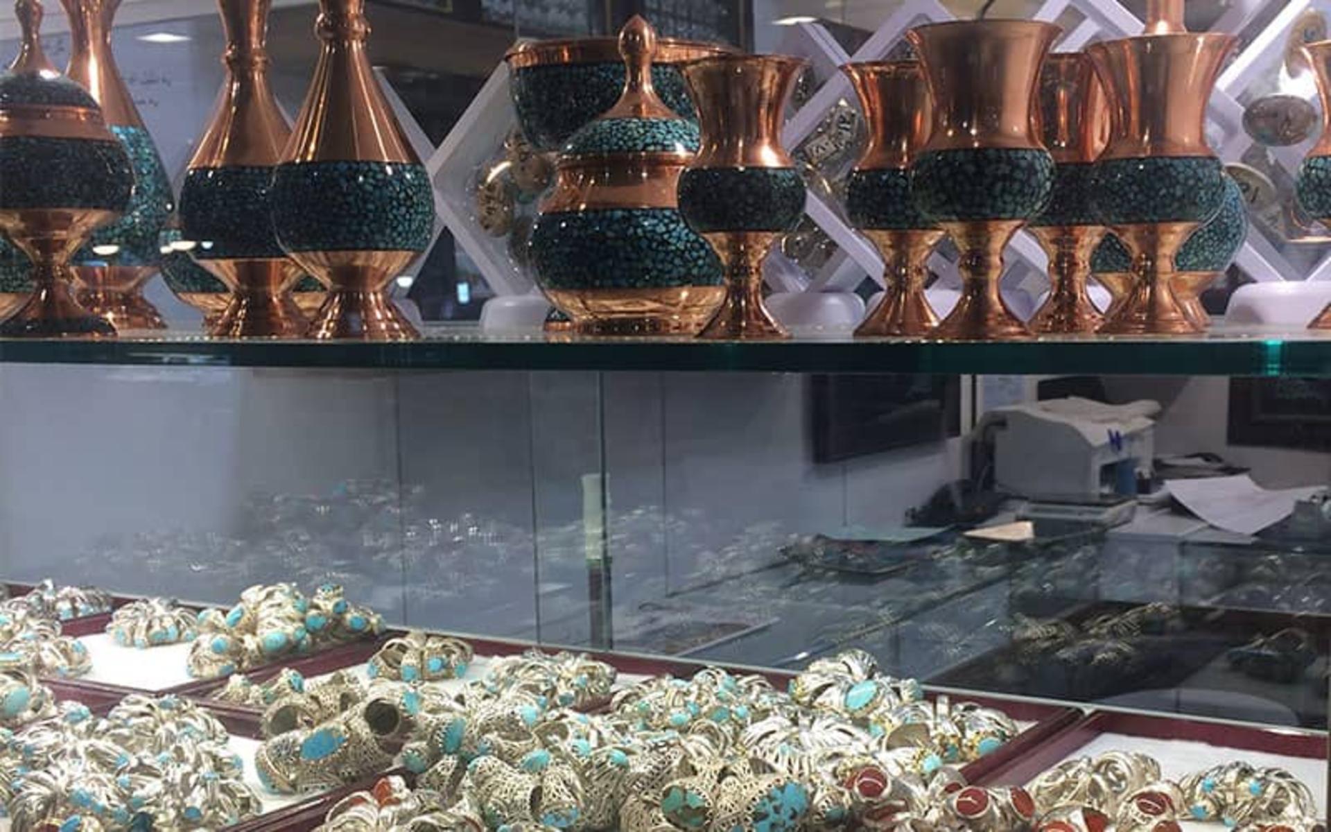 صنایع دستی و انگشتر در بازار رضا