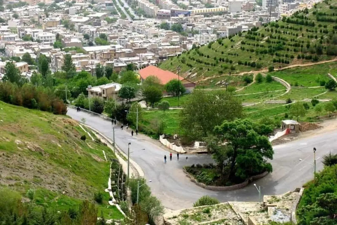 پارک جنگلی آبیدر در ارتفاعات شهر سنندج
