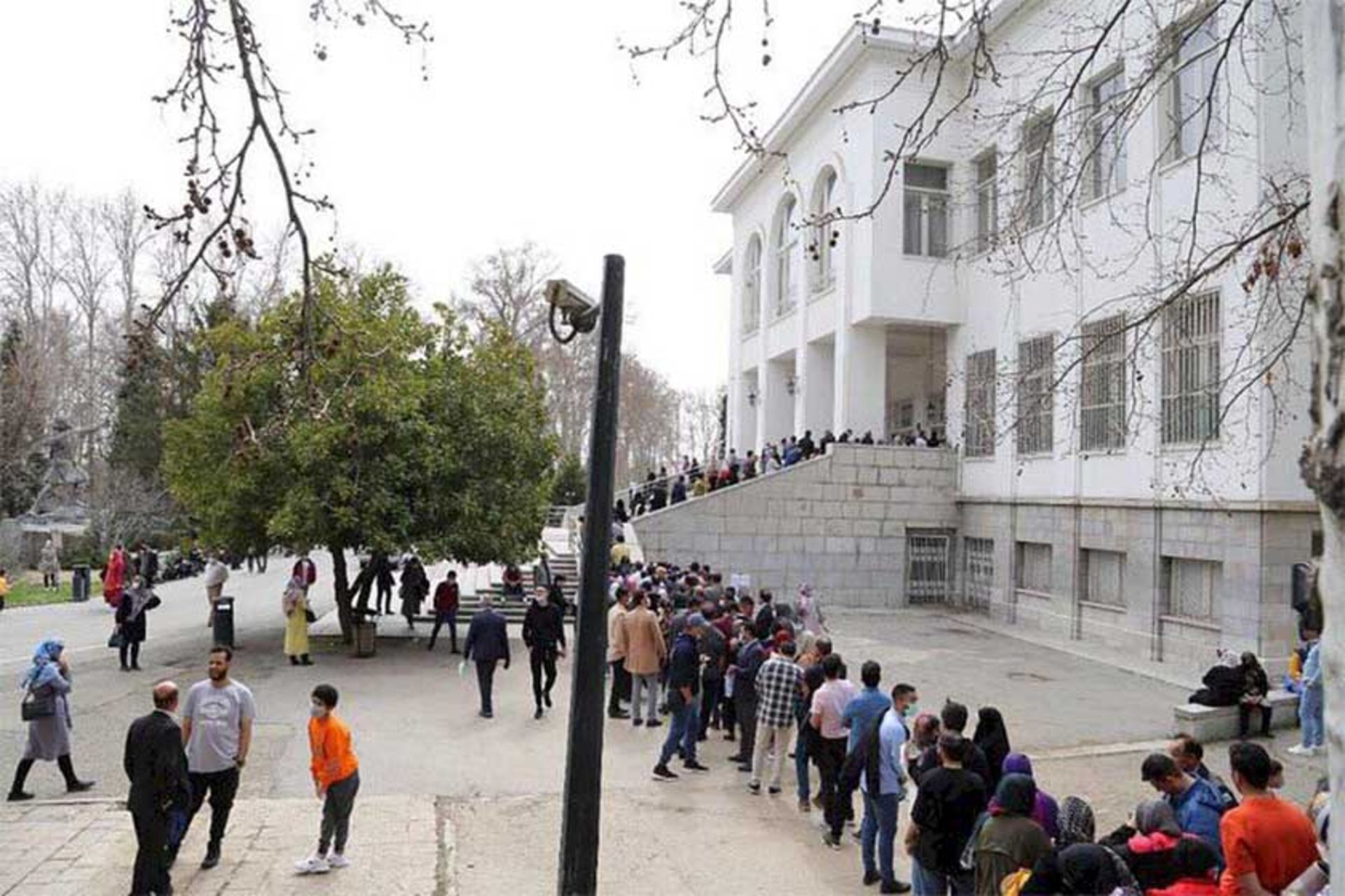 صف گردشگران برای ورود به کاخ نیاوران