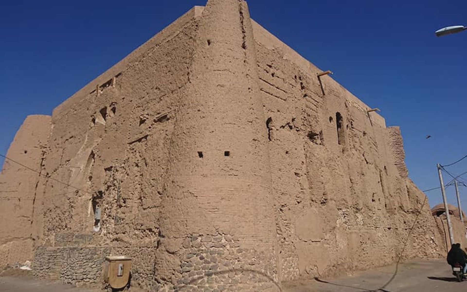 قلعه ای تاریخی از خشت
