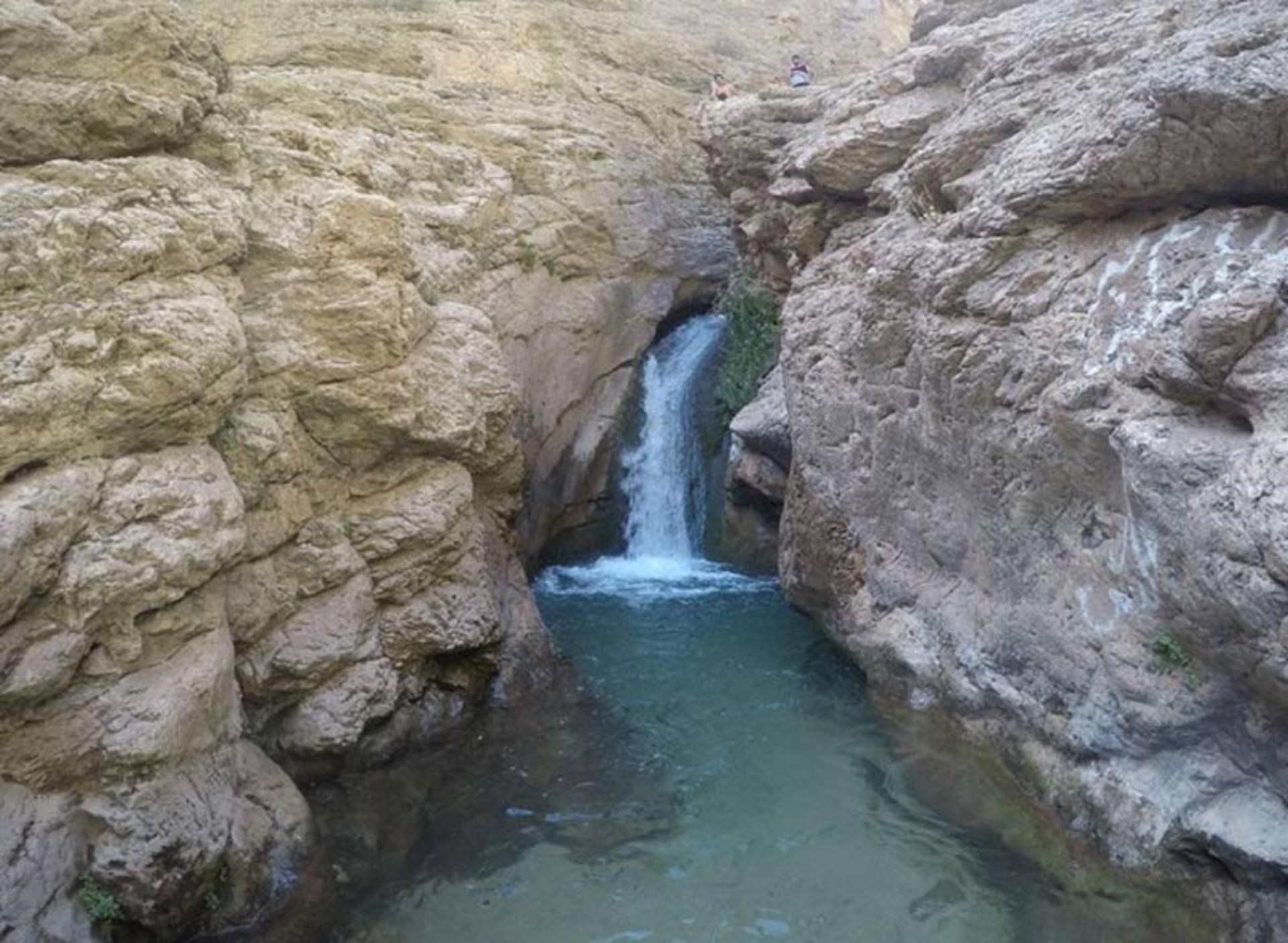 بشار اخلمد میان صخره های دره اخلمد