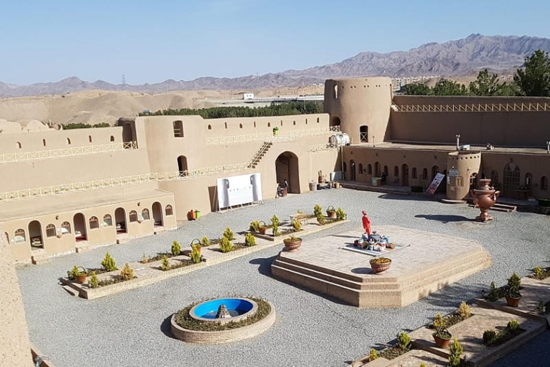 قلعه بیرجند  با سفره هفت‌سین نوروز