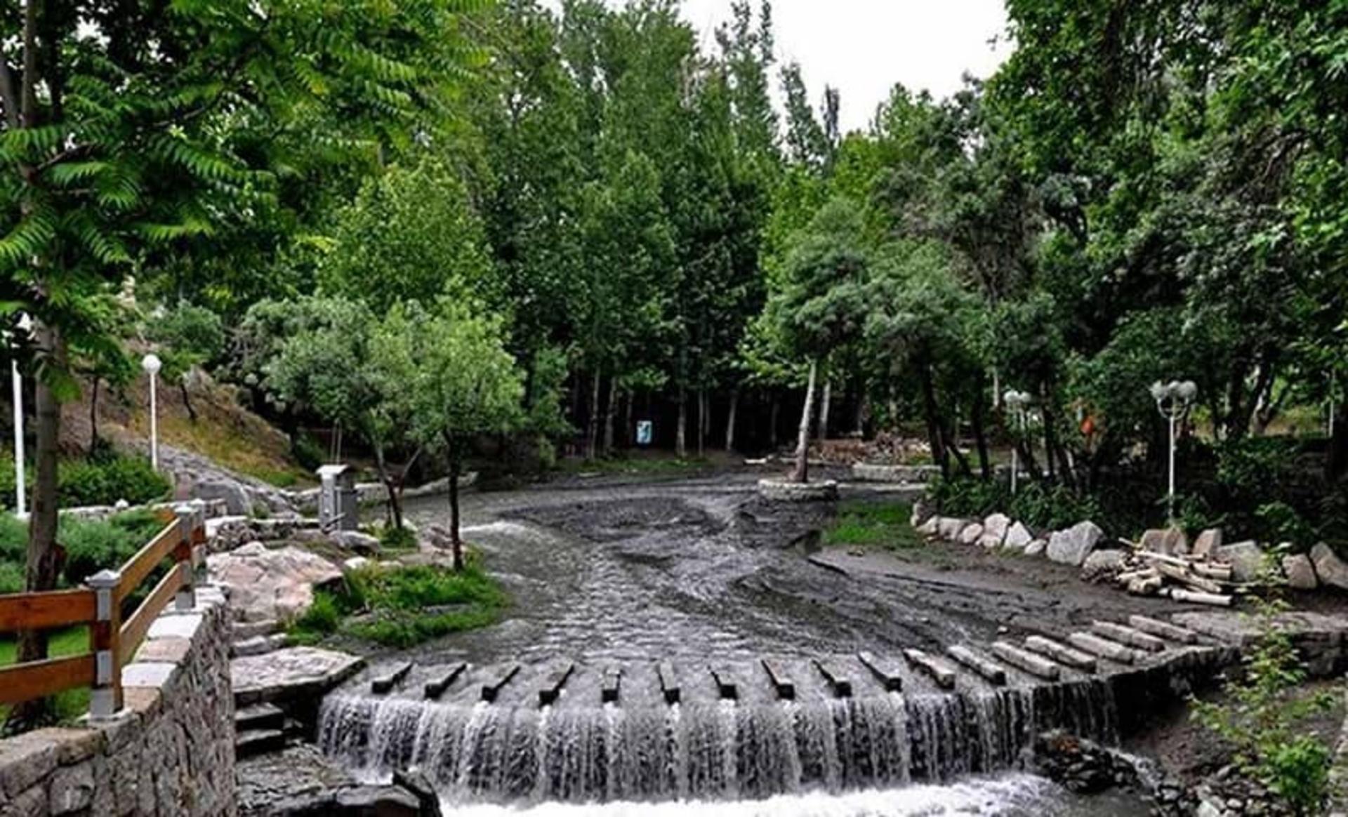 گردش در پارک وکیل آباد