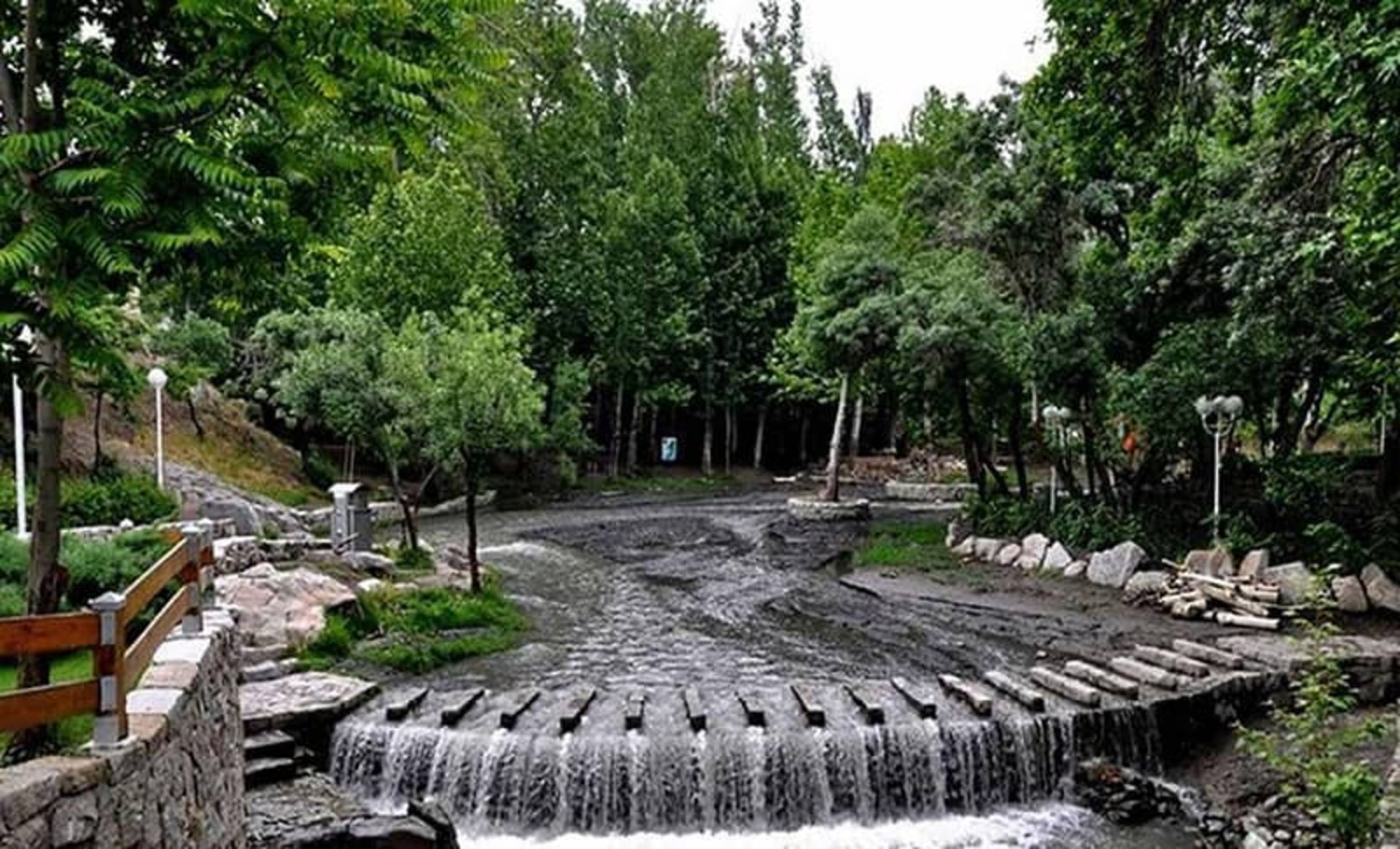 گردش در پارک وکیل آباد