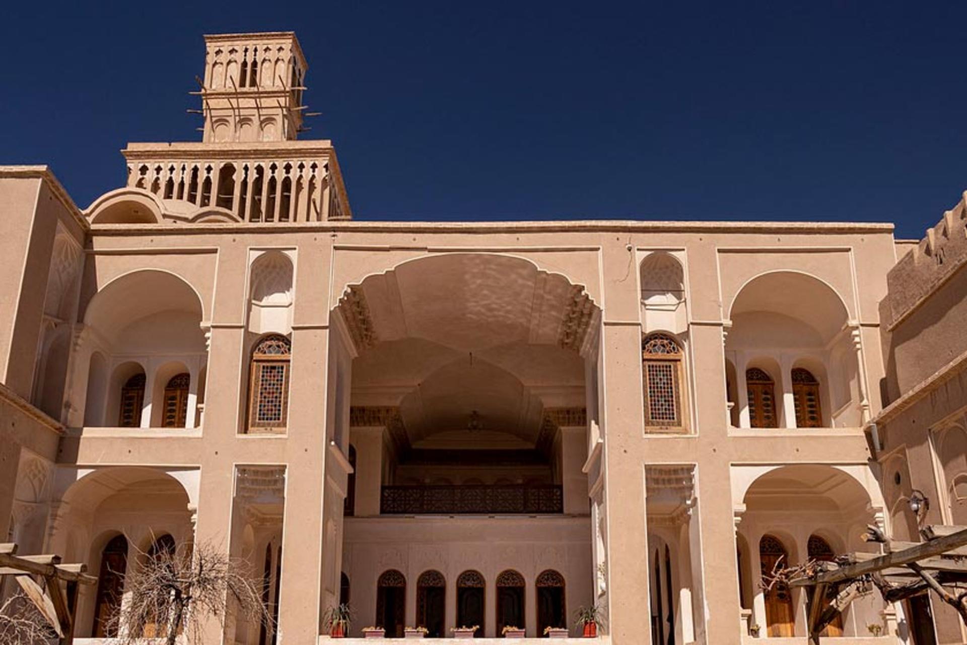 عمارت آقازاده ابرکوه