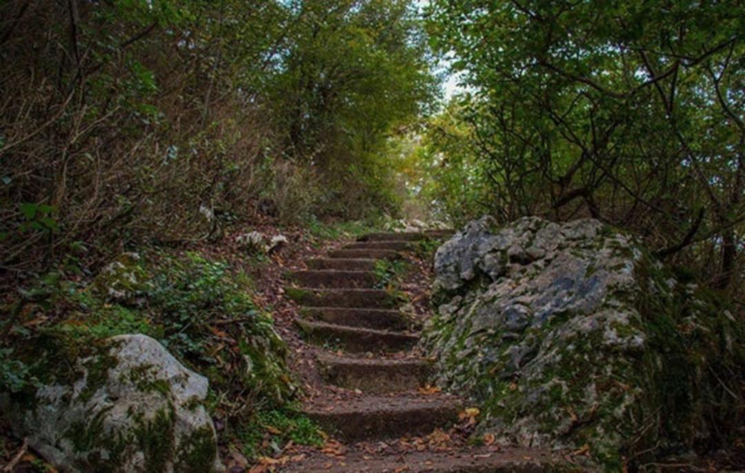قلعه مارکوه پله ها