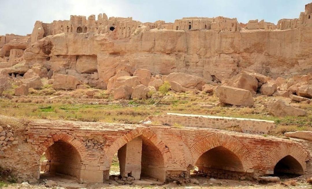 قلعه ایزدخواست یا دژ ایزدخواست