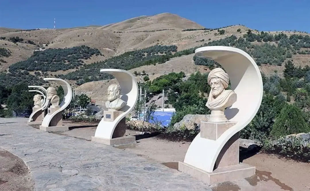 پارک مشاهیر در پارک جنگلی آبیدر سنندج
