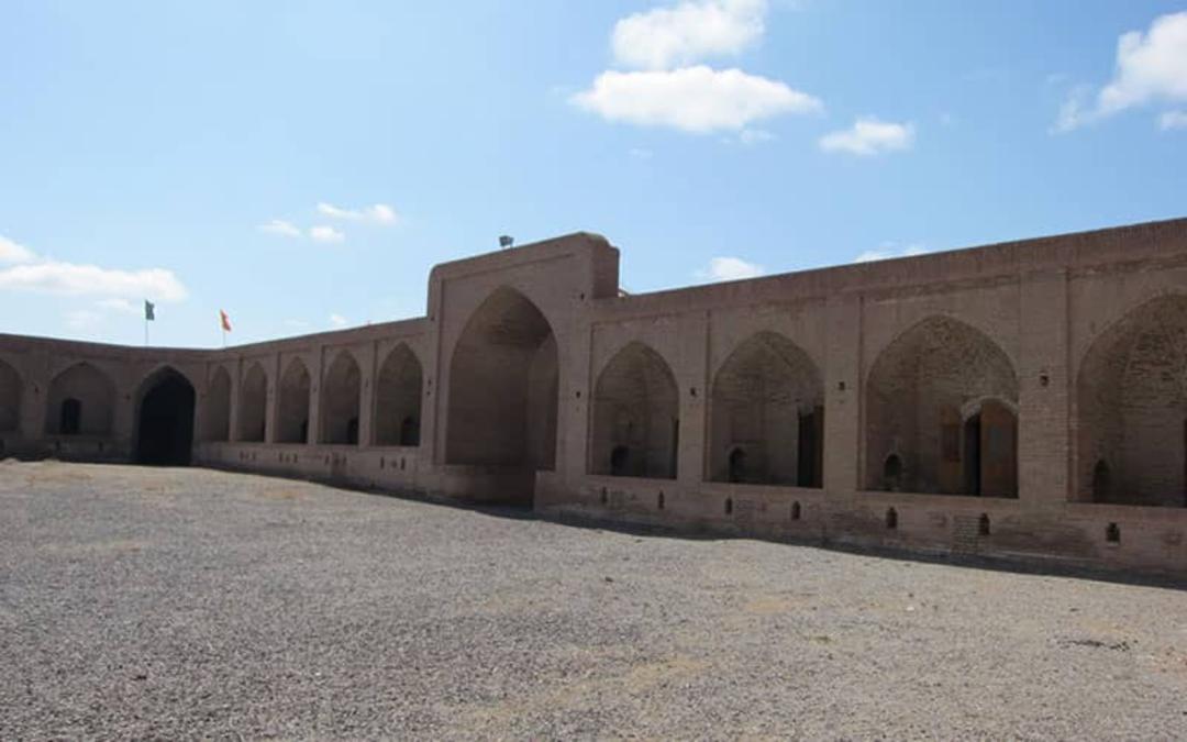 ایوان و طاق های کاروانسرایی تاریخی