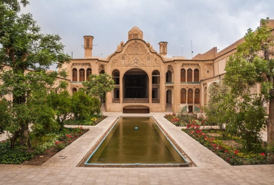 حیاط خانه بروجردی