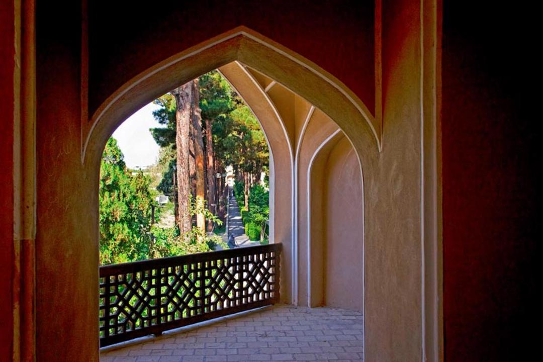 نمایی از بنا و باغ دولت آباد یزد