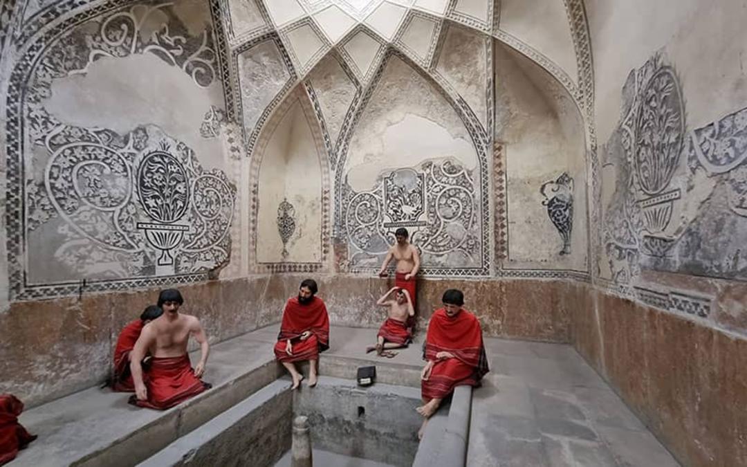 مجسمه های مومی در حمام وکیل