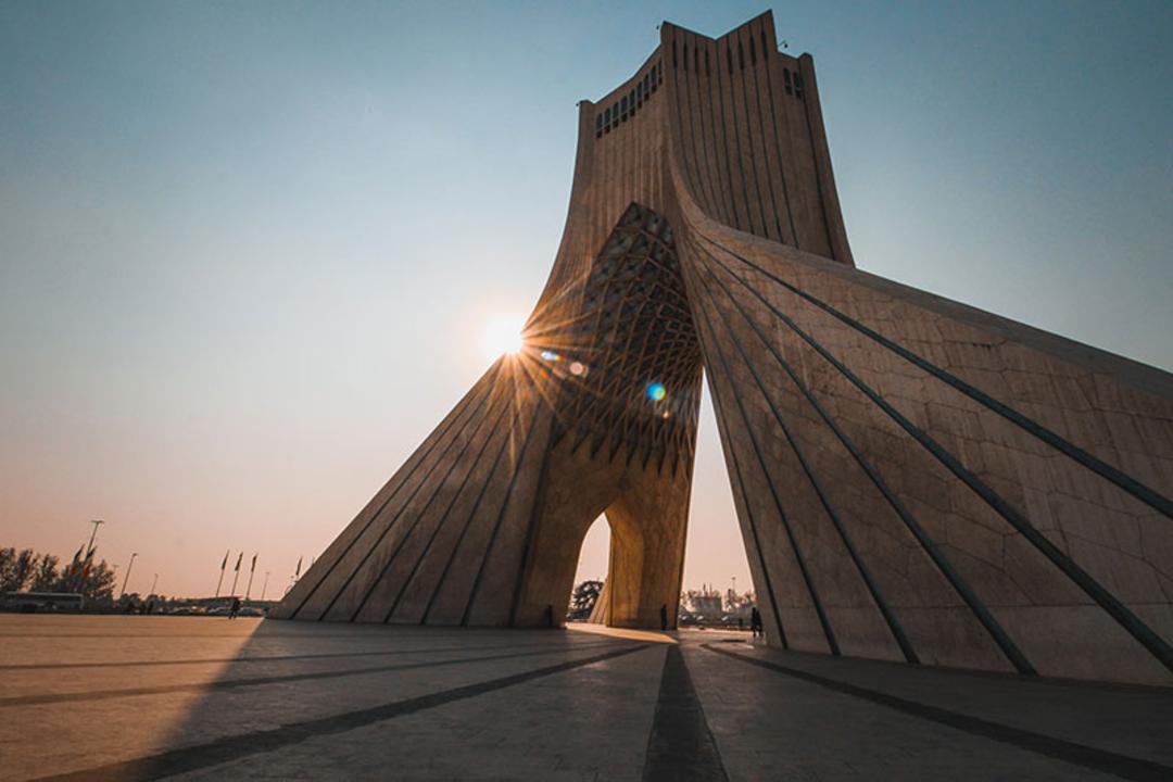 برج آزادی در میان میدان آزادی