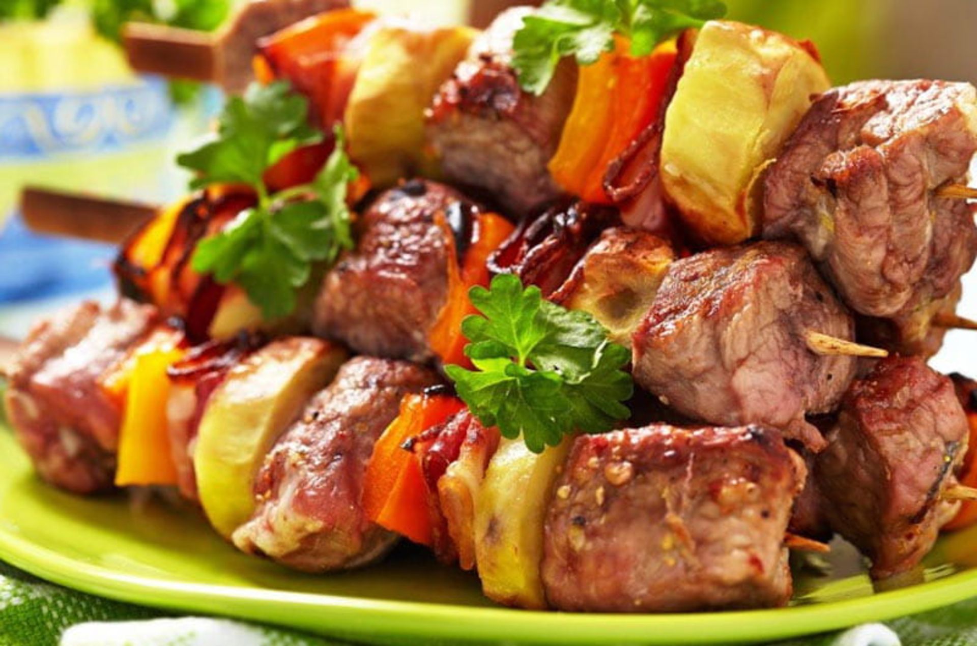 کباب چنجه چوبی با سبزیجات