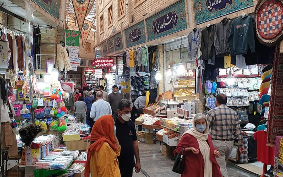 تردد مردم در بازار سرپوشیده تجریش