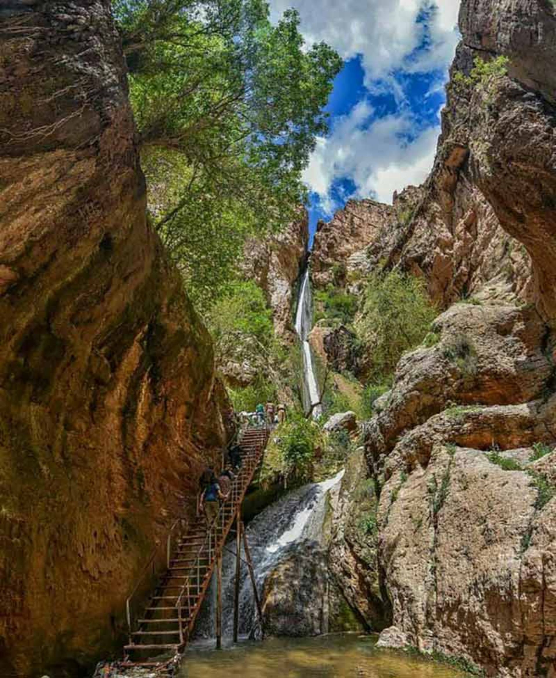 آبشار سه طبقه پیران از نمای پایین