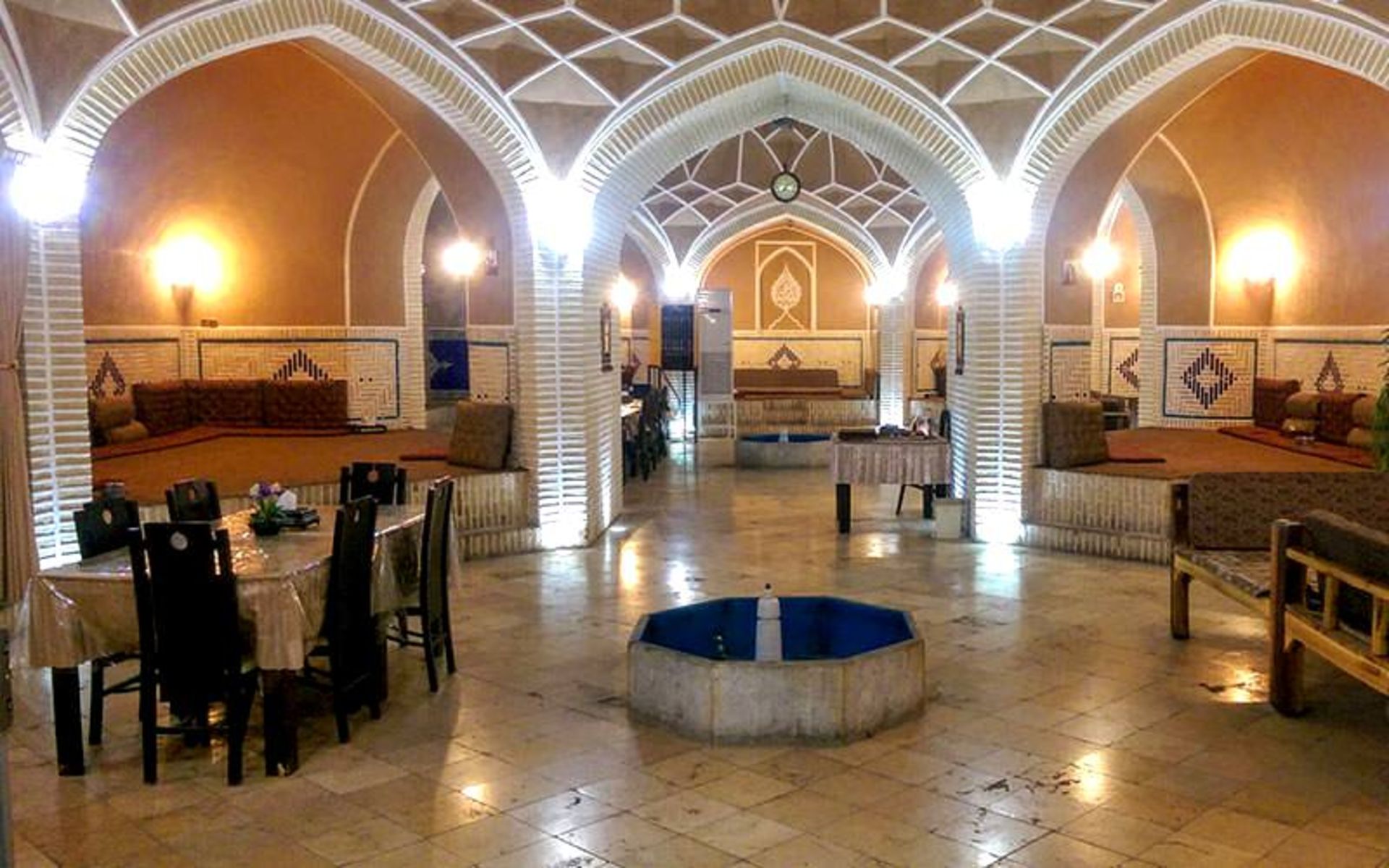 رستورانی سنتی شاه مردان یزد