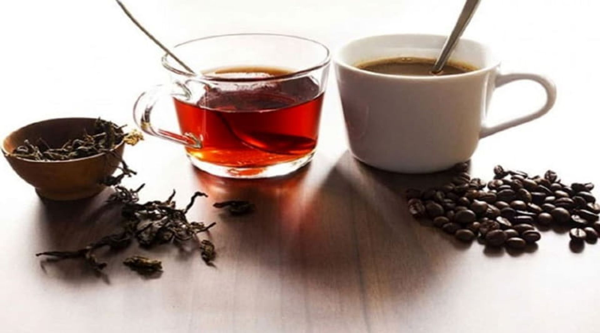 چای و قهوه در فنجان