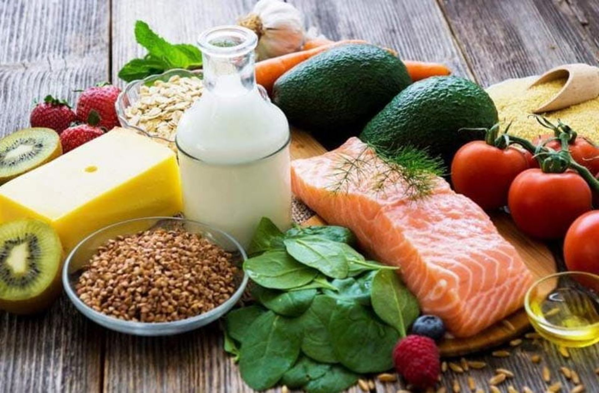 غذاهای مقوی و سیر کننده روی میز