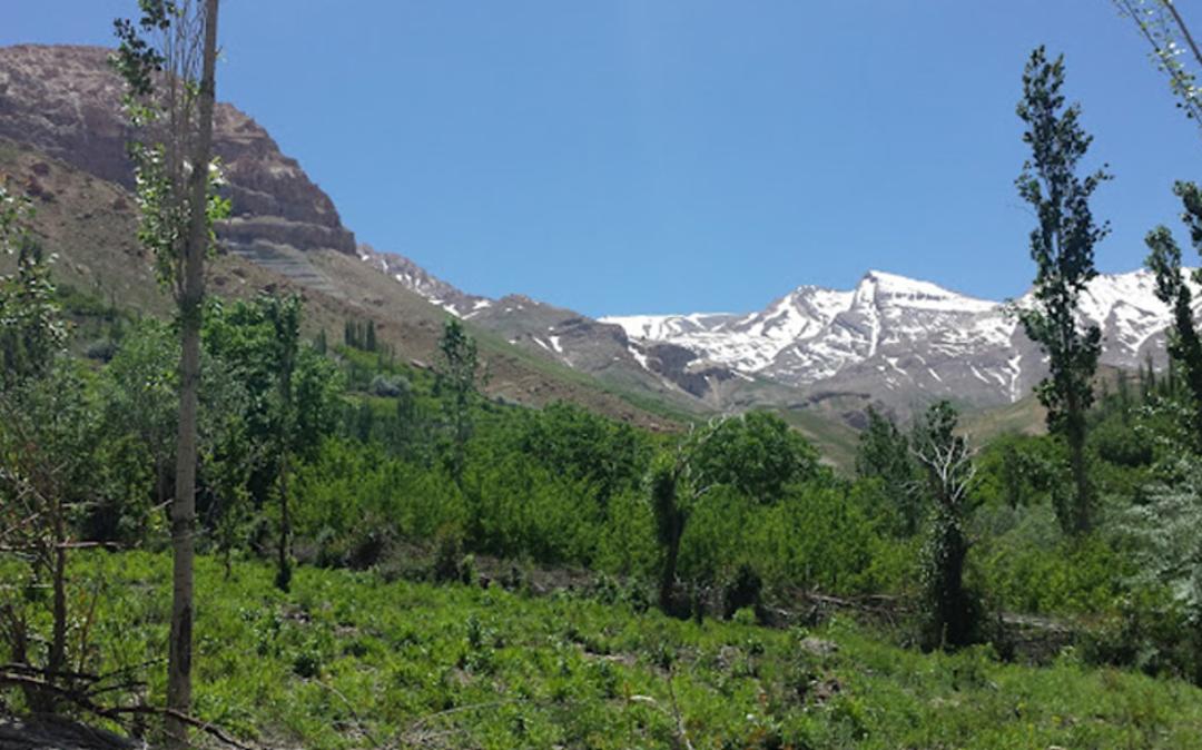 باغ‌ها و کوهستان روستای خفر