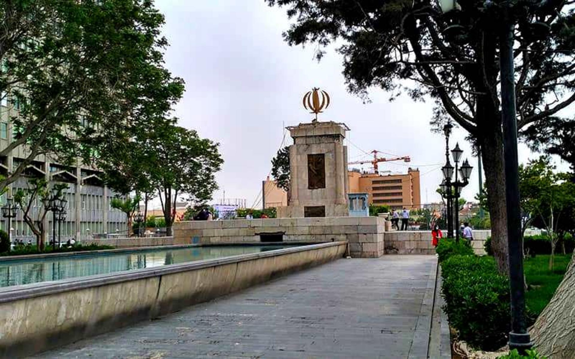 میدان توپخانه