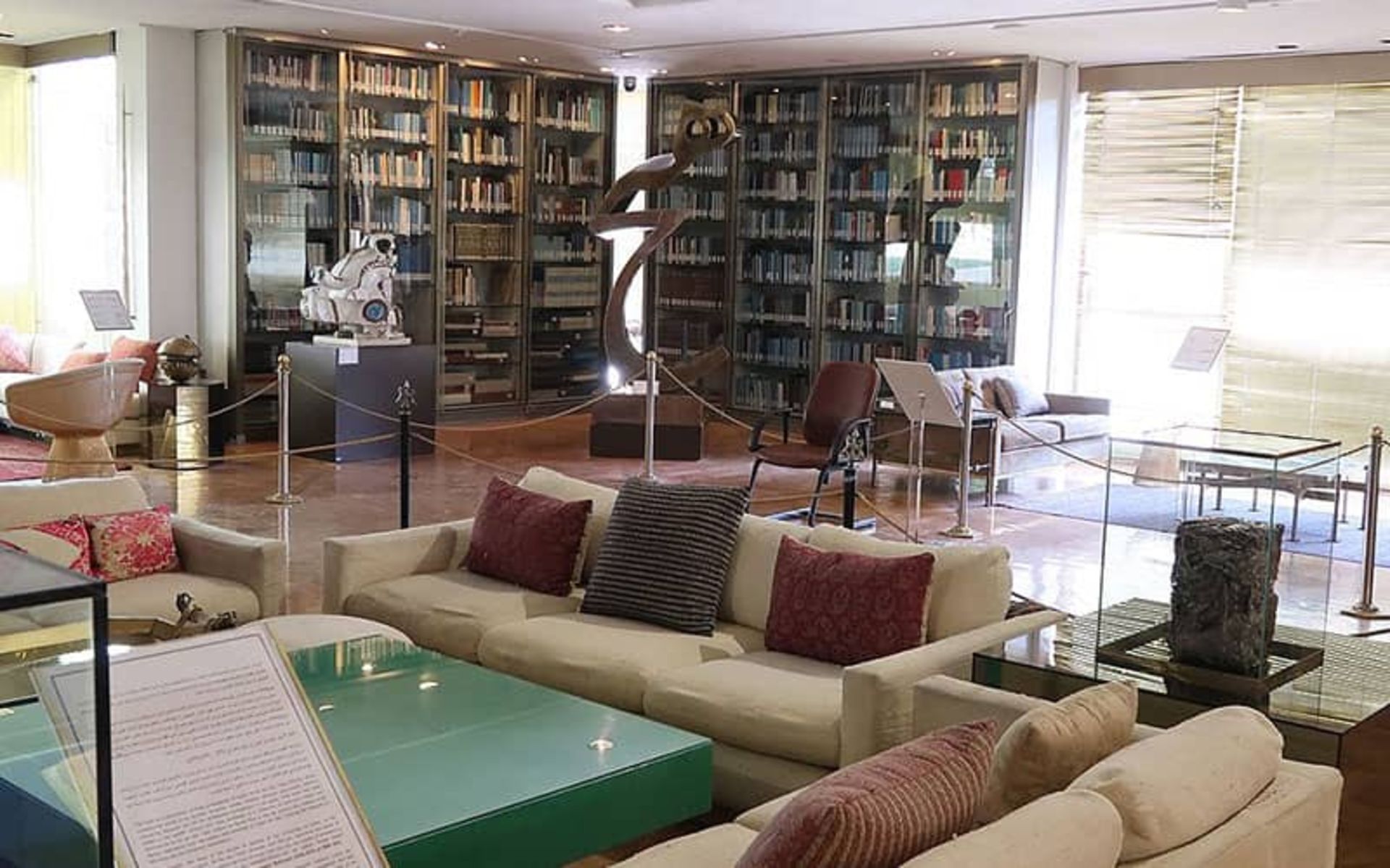موزه کتابخانه اختصاصی نیاوران