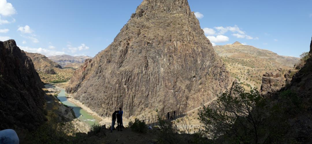 نمای جانبی پل معلق پیرتقی