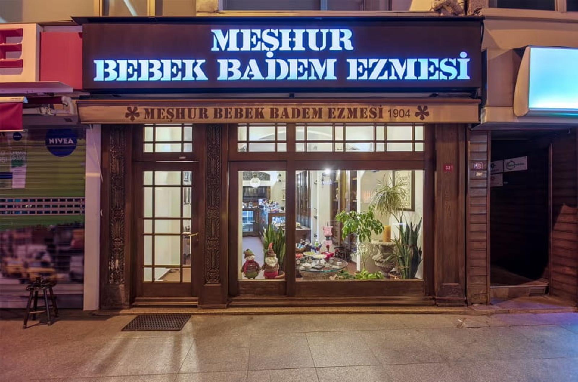 ببک استانبول شیرینی سرای Bebek Badem Ezmesi