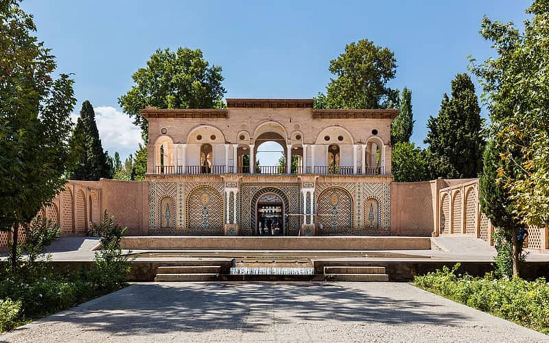 عمارت تاریخی باغ شازده