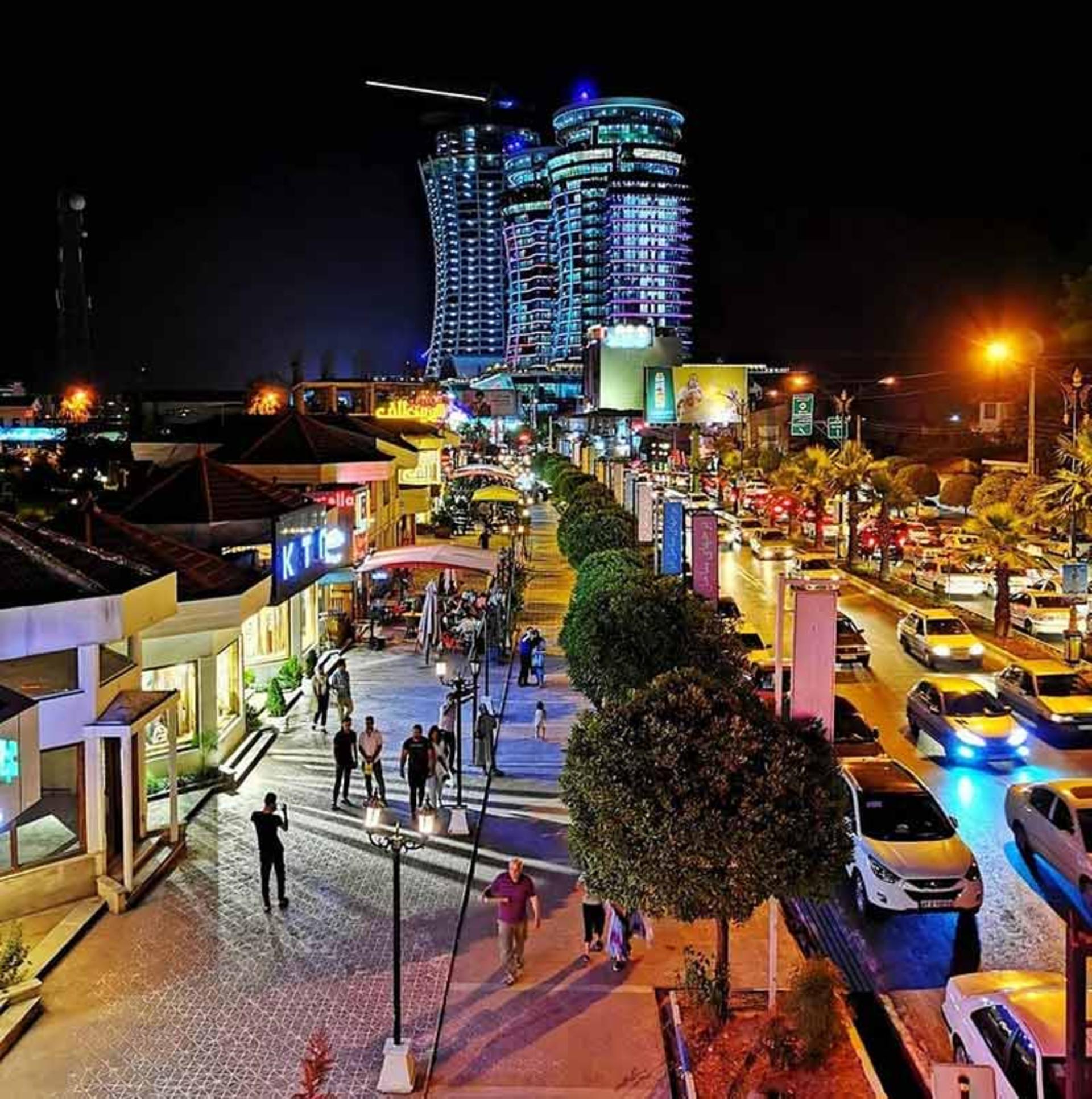 متل قو و خیابان هایش در شب